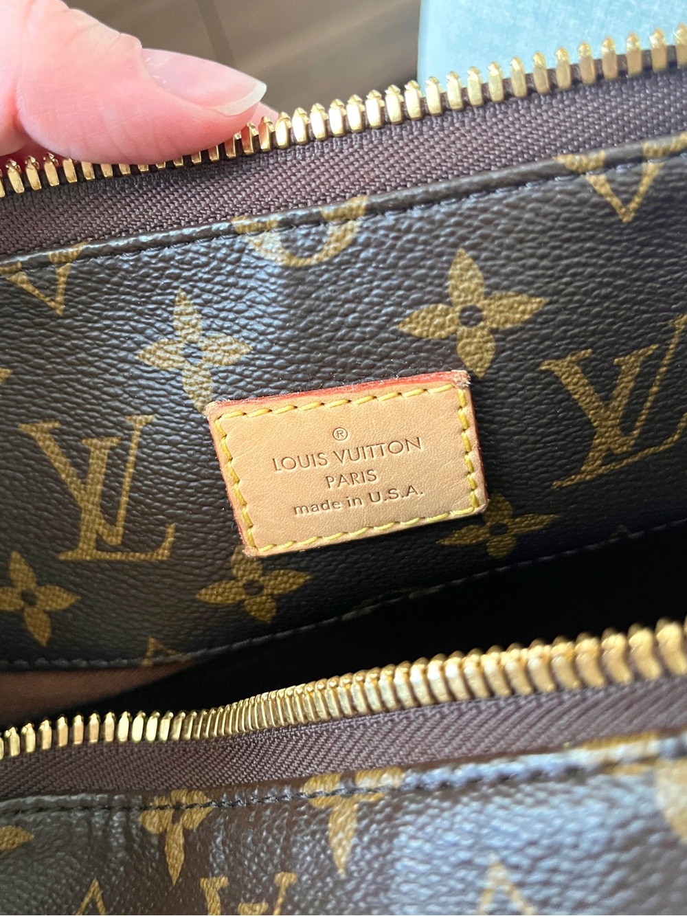 Louis Vuitton "Sully MM" - Pristine Condition - Includes Original Dust Bag - Picture 2 of 16